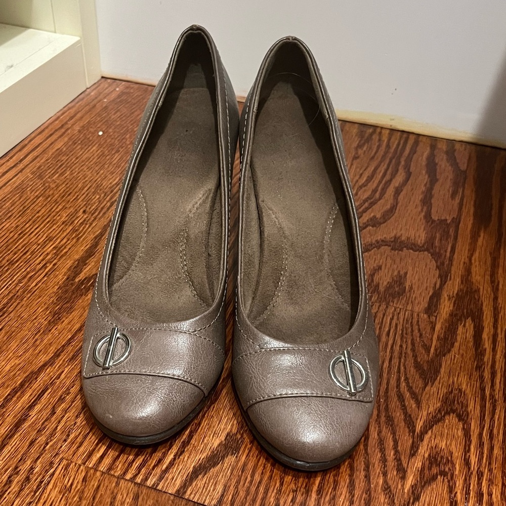 Taupe heels